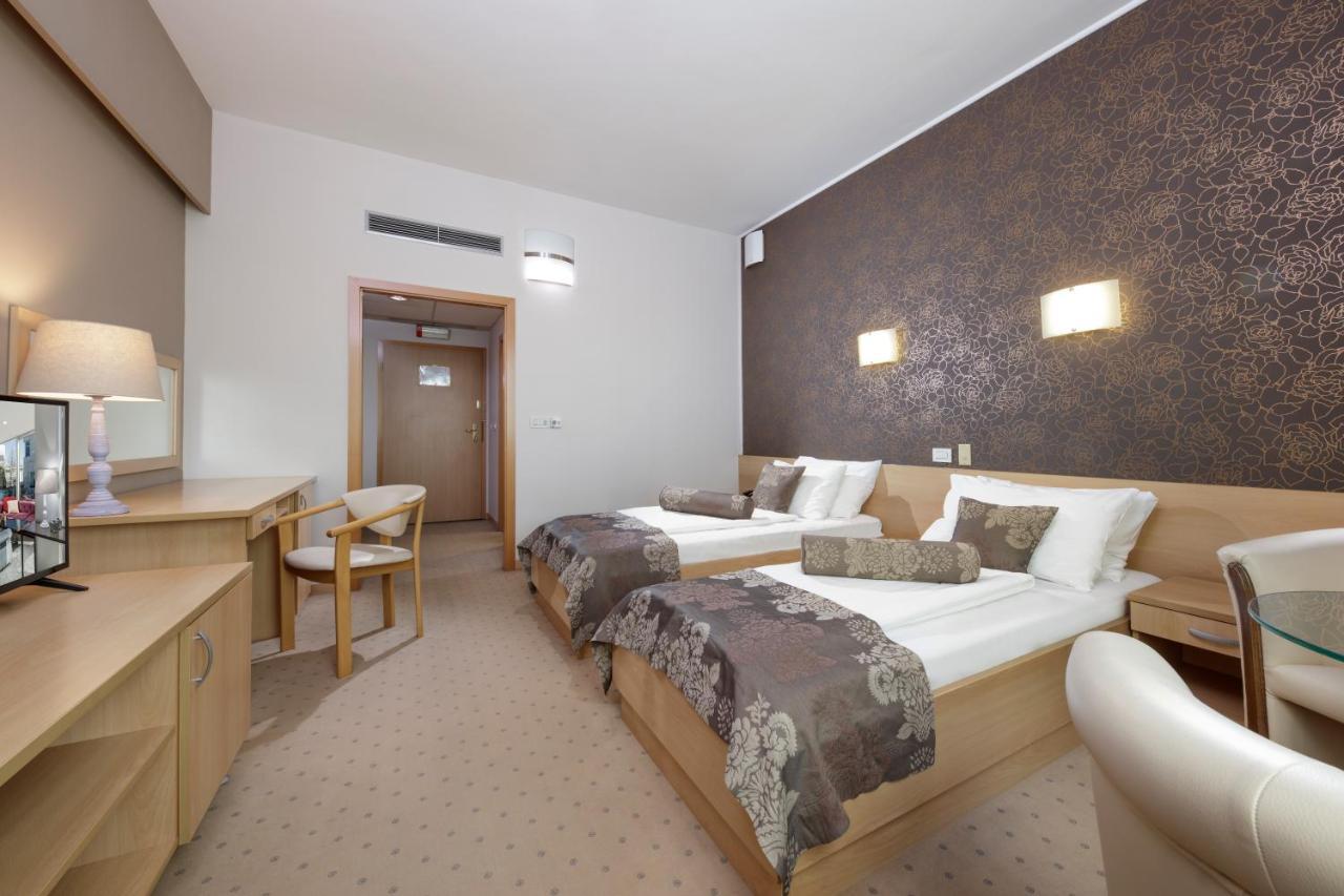 Hotel Zovko Zagreb Sesvete Exteriör bild
