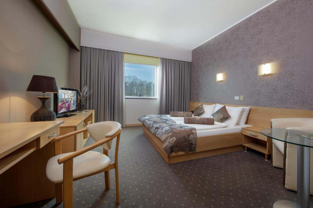 Hotel Zovko Zagreb Sesvete Exteriör bild