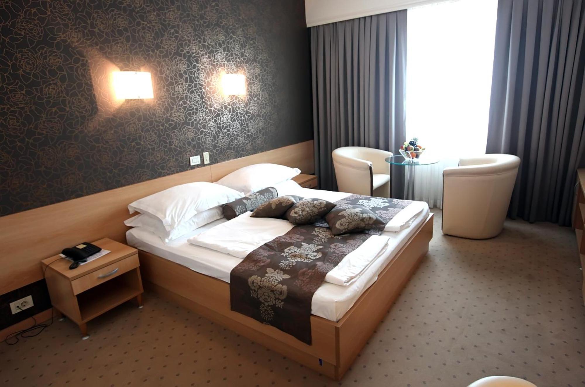 Hotel Zovko Zagreb Sesvete Exteriör bild