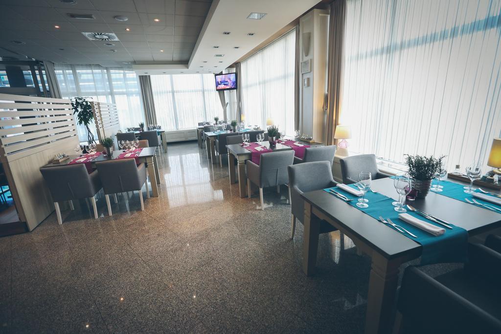 Hotel Zovko Zagreb Sesvete Exteriör bild