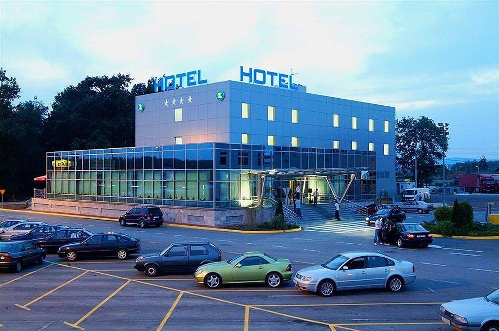 Hotel Zovko Zagreb Sesvete Exteriör bild
