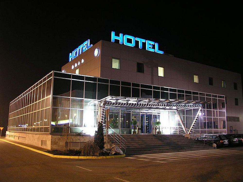 Hotel Zovko Zagreb Sesvete Exteriör bild